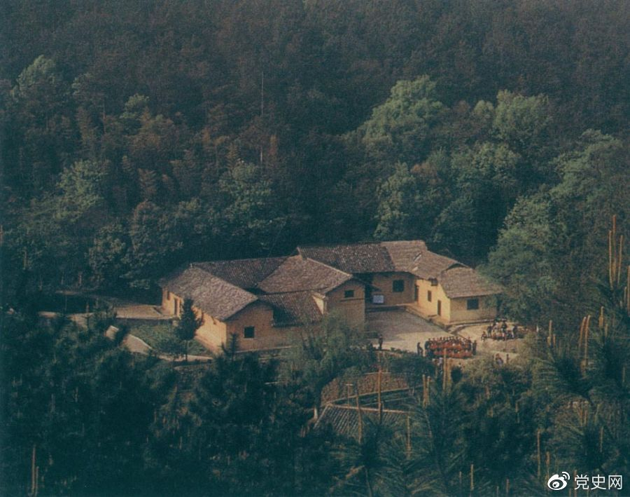 毛澤東故居——湖南省湘潭縣韶山沖上屋場。1893年12月26日,毛澤東在這里誕生。